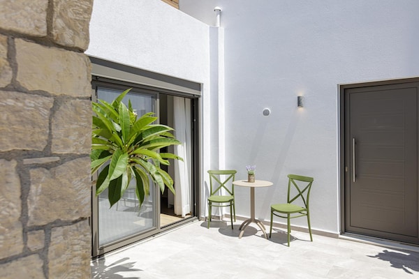 Foto van Luxe villa Verde met zwembad - Vakantiehuis in Rodia - TerraceBalcony