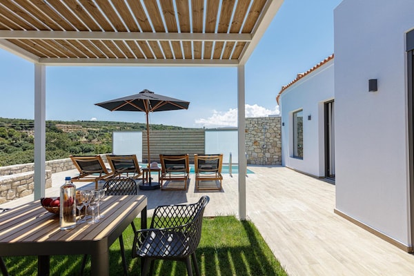 Foto van Luxe villa Verde met zwembad - Vakantiehuis in Rodia - TerraceBalcony