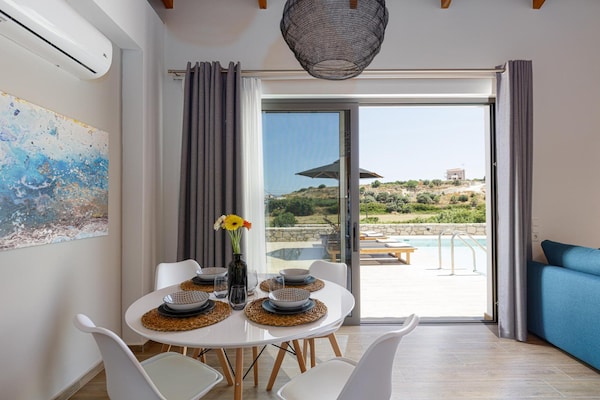 Foto van Luxe villa Verde met zwembad - Vakantiehuis in Rodia - DiningRoom