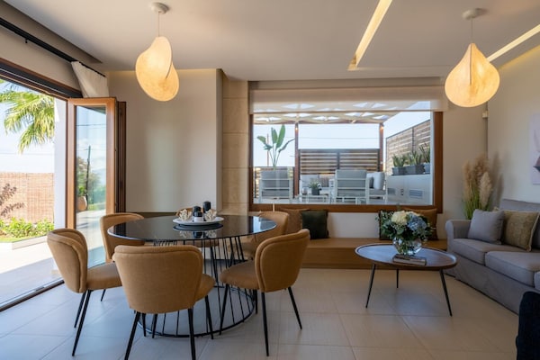 Foto van Dimitra Villa met zwembad - Vakantiehuis in Chromonastiri - LivingRoom