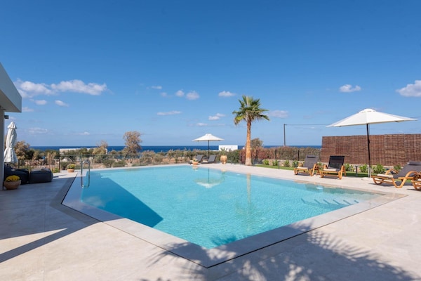 Foto van Dimitra Villa met zwembad - Vakantiehuis in Chromonastiri - PoolOfHouse