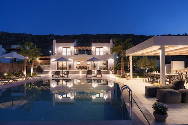 Foto van Dimitra Villa met zwembad - Vakantiehuis in Chromonastiri - PoolOfHouse