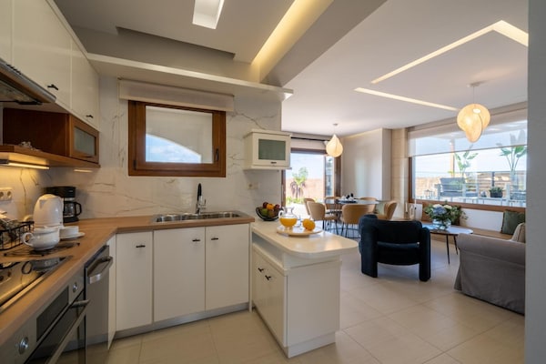 Foto van Dimitra Villa met zwembad - Vakantiehuis in Chromonastiri - Kitchen