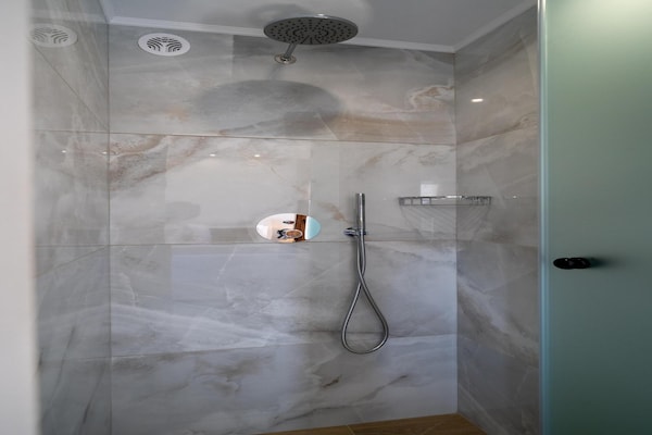Foto van Dimitra Villa met zwembad - Vakantiehuis in Chromonastiri - BathRoom
