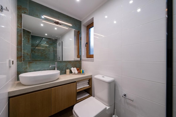 Foto van Dimitra Villa met zwembad - Vakantiehuis in Chromonastiri - BathRoom