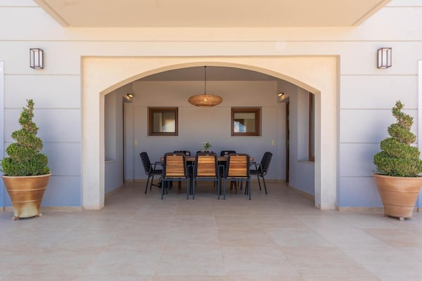 Foto van Dimitra Villa met zwembad - Vakantiehuis in Chromonastiri - TerraceBalcony