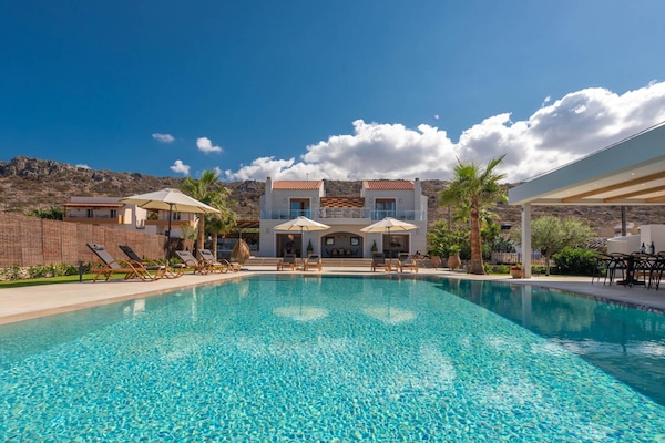Foto van Dimitra Villa met zwembad - Vakantiehuis in Chromonastiri - PoolOfHouse