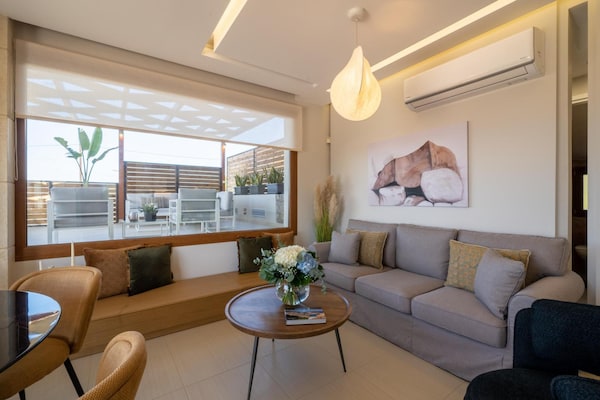 Foto van Dimitra Villa met zwembad - Vakantiehuis in Chromonastiri - LivingRoom