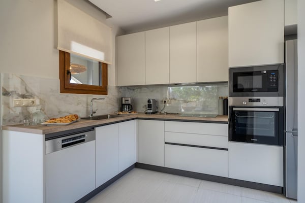 Foto van Dimitra Villa met zwembad - Vakantiehuis in Chromonastiri - Kitchen