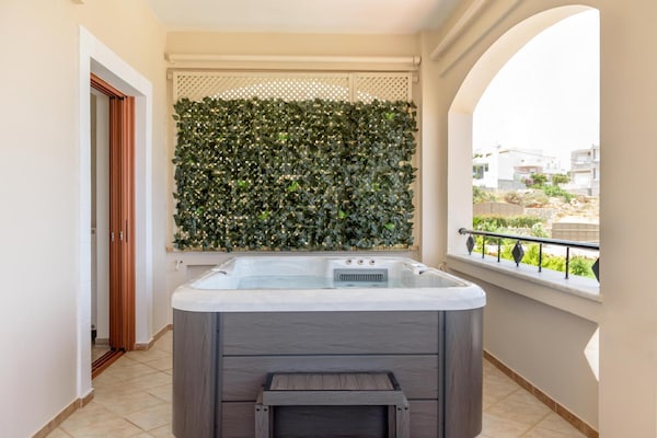 Foto van Villa in Rethymno met Zwembad en Jacuzzi - Vakantiehuis in Rethymno - Facilities