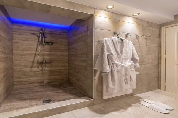 Foto van Villa op Zakynthos met zwembad bij Tsilivi - Vakantiehuis in Vanato - BathRoom