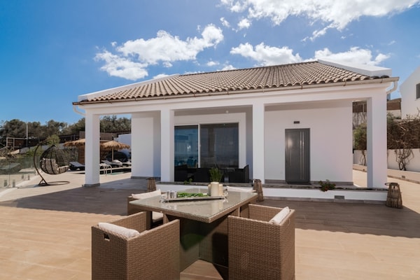 Foto van Villa op Zante met privézwembad en zeezicht - Vakantiehuis in Tragaki - TerraceBalcony