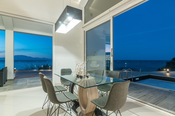 Foto van Villa op Zante met privézwembad en zeezicht - Vakantiehuis in Tragaki - DiningRoom