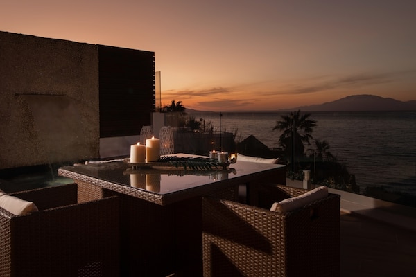 Foto van Villa op Zante met privézwembad en zeezicht - Vakantiehuis in Tragaki - TerraceBalcony