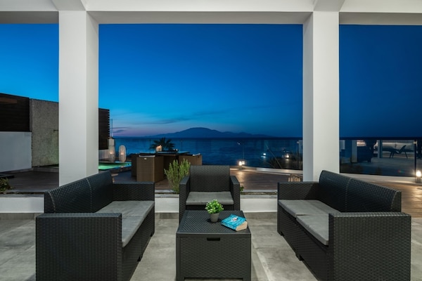 Foto van Villa op Zante met privézwembad en zeezicht - Vakantiehuis in Tragaki - TerraceBalcony