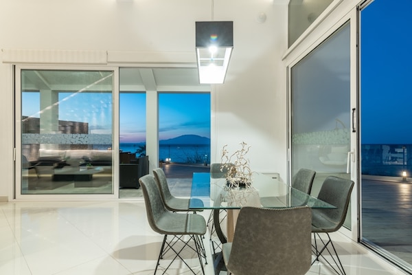 Foto van Villa op Zante met privézwembad en zeezicht - Vakantiehuis in Tragaki - DiningRoom