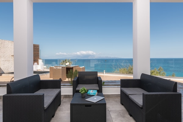 Foto van Villa op Zante met privézwembad en zeezicht - Vakantiehuis in Tragaki - TerraceBalcony