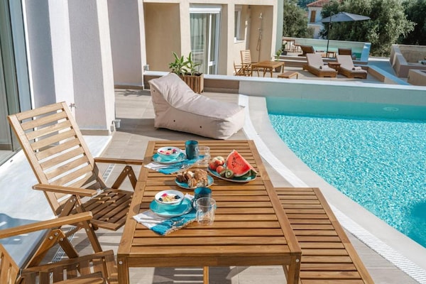 Foto van Luxe familievilla in Syvota - Vakantiehuis in Syvota - TerraceBalcony