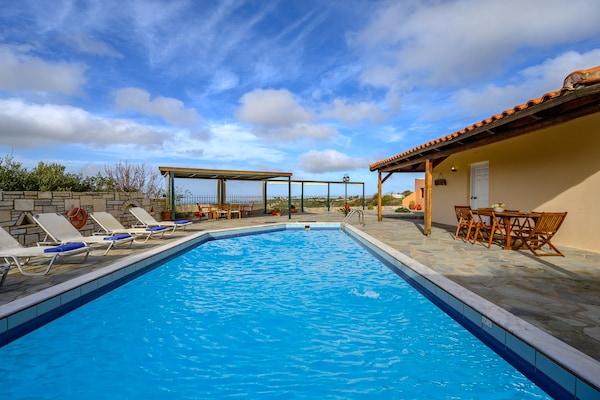 Foto van Villa in Episkopi bij Karteros Strand - Vakantiehuis in Episkopi - PoolOfHouse