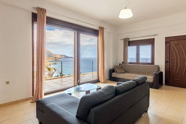 Foto van Villa met zeezicht op Kreta voor 6 personen - Vakantiehuis in Tris Ekklisies - LivingRoom