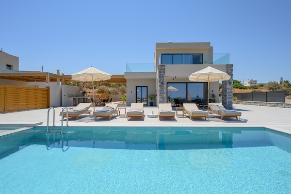 Foto van Villa in Heraklion bij Anissaras Strand - Vakantiehuis in Heraklion - PoolOfHouse