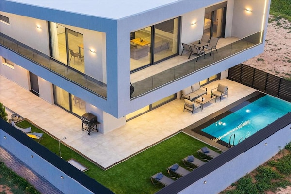 Foto van Villa met zeezicht, zwembad en barbecue voor 8 - Vakantiehuis in Gournes - ExteriorSummer