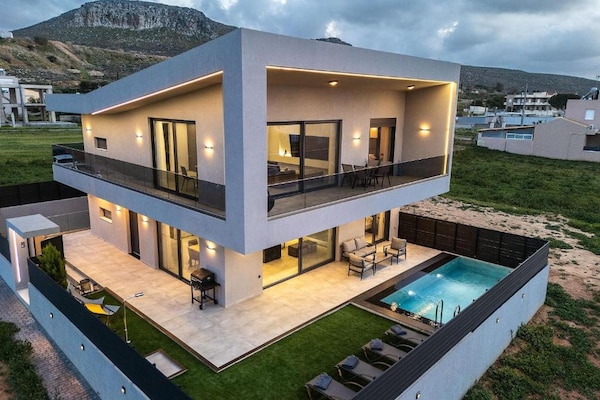Foto van Villa met zeezicht, zwembad en barbecue voor 8 - Vakantiehuis in Gournes - ExteriorSummer