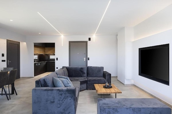 Foto van Villa met zeezicht, zwembad en barbecue voor 8 - Vakantiehuis in Gournes - LivingRoom