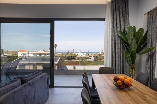 Foto van Villa met zeezicht, zwembad en barbecue voor 8 - Vakantiehuis in Gournes - DiningRoom