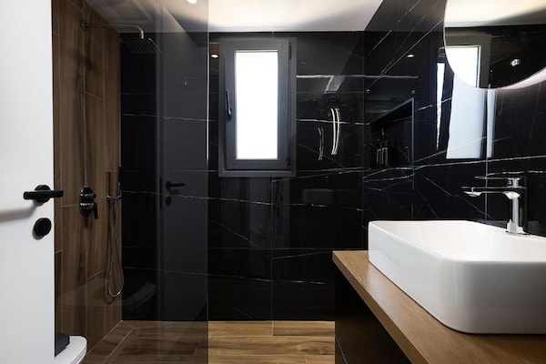 Foto van Villa met zeezicht, zwembad en barbecue voor 8 - Vakantiehuis in Gournes - BathRoom