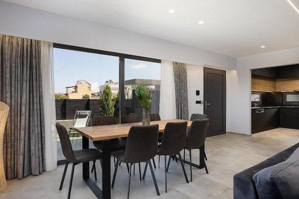 Foto van Villa met zeezicht, zwembad en barbecue voor 8 - Vakantiehuis in Gournes - DiningRoom