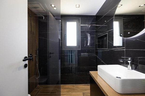 Foto van Villa met zeezicht, zwembad en barbecue voor 8 - Vakantiehuis in Gournes - BathRoom