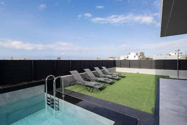 Foto van Villa met zeezicht, zwembad en barbecue voor 8 - Vakantiehuis in Gournes - TerraceBalcony