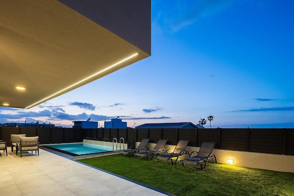 Foto van Villa met zeezicht, zwembad en barbecue voor 8 - Vakantiehuis in Gournes - GardenSummer