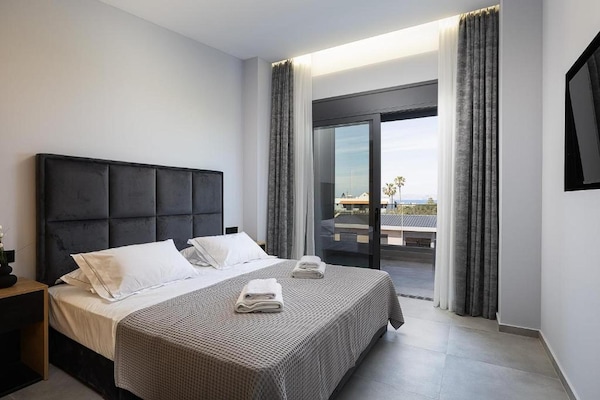 Foto van Villa met zeezicht, zwembad en barbecue voor 8 - Vakantiehuis in Gournes - BedRoom