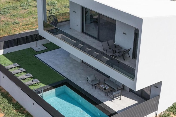 Foto van Villa met zeezicht, zwembad en barbecue voor 8 - Vakantiehuis in Gournes - 