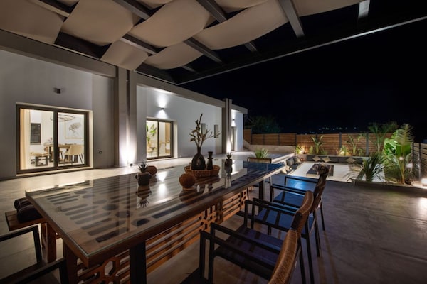 Foto van Villa Kournas met zwembad, geschikt voor 12 gasten - TerraceBalcony