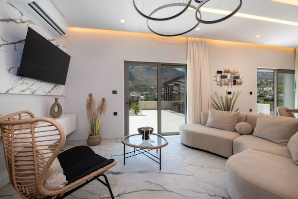 Foto van Villa Kournas met zwembad, geschikt voor 12 gasten - LivingRoom