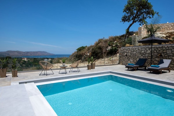 Foto van Villa Kournas met zwembad, geschikt voor 12 gasten - PoolOfHouse