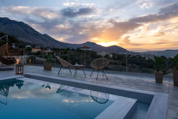 Foto van Villa Kournas met zwembad, geschikt voor 12 gasten - PoolOfHouse