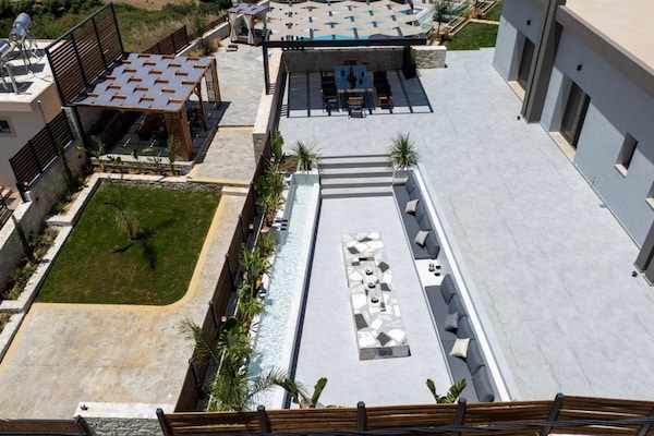 Foto van Villa Kournas met zwembad, geschikt voor 12 gasten - TerraceBalcony