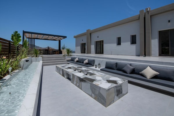 Foto van Villa Kournas met zwembad, geschikt voor 12 gasten - TerraceBalcony