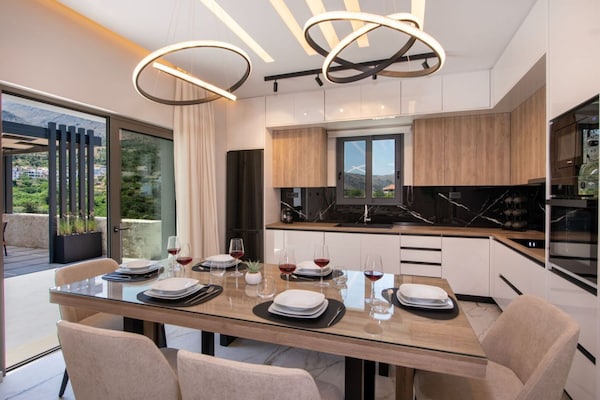 Foto van Villa Kournas met zwembad, geschikt voor 12 gasten - DiningRoom
