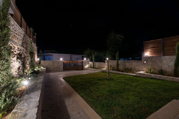 Foto van Villa Kournas met zwembad, geschikt voor 12 gasten - GardenSummer