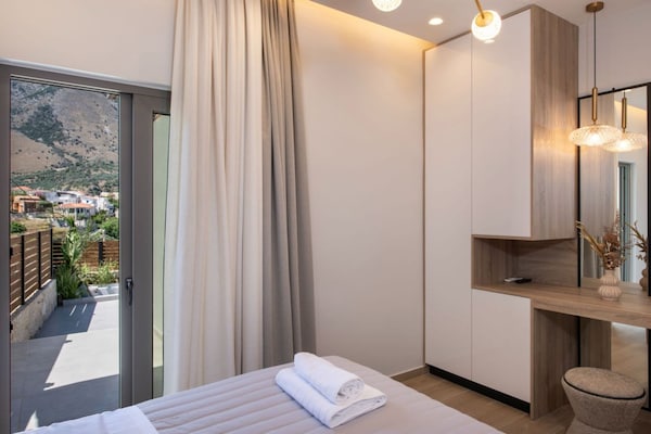 Foto van Villa Kournas met zwembad, geschikt voor 12 gasten - BedRoom
