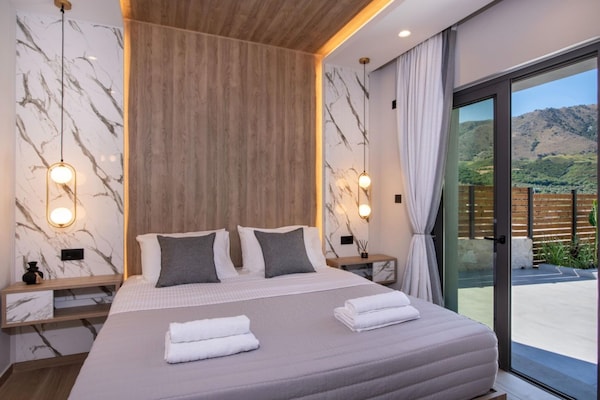 Foto van Villa Kournas met zwembad, geschikt voor 12 gasten - BedRoom