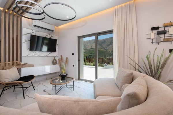 Foto van Villa Kournas met zwembad, geschikt voor 12 gasten - LivingRoom