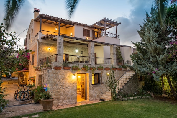 Foto van Villa voor 8 gasten met prachtig uitzicht - Vakantiehuis in Kissamos - ExteriorSummer