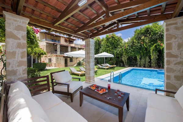 Foto van Villa op Kreta in de Middellandse Zee - Vakantiehuis in Kissamos - TerraceBalcony