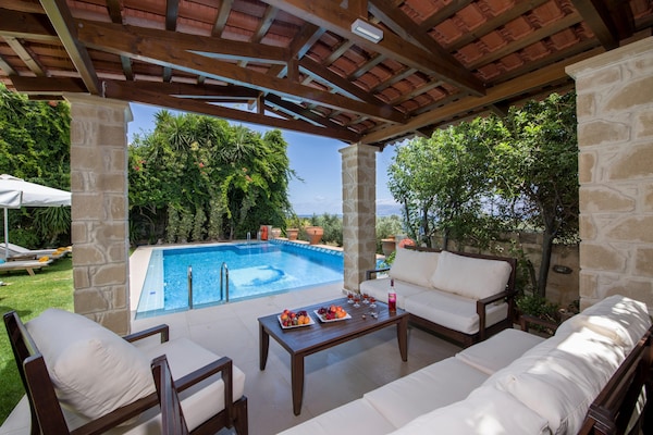 Foto van Villa op Kreta in de Middellandse Zee - Vakantiehuis in Kissamos - TerraceBalcony